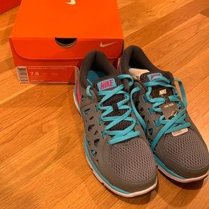 Brand new Nike Dual Fusion Run 2 sneakers. Grey with pink check and blue accent